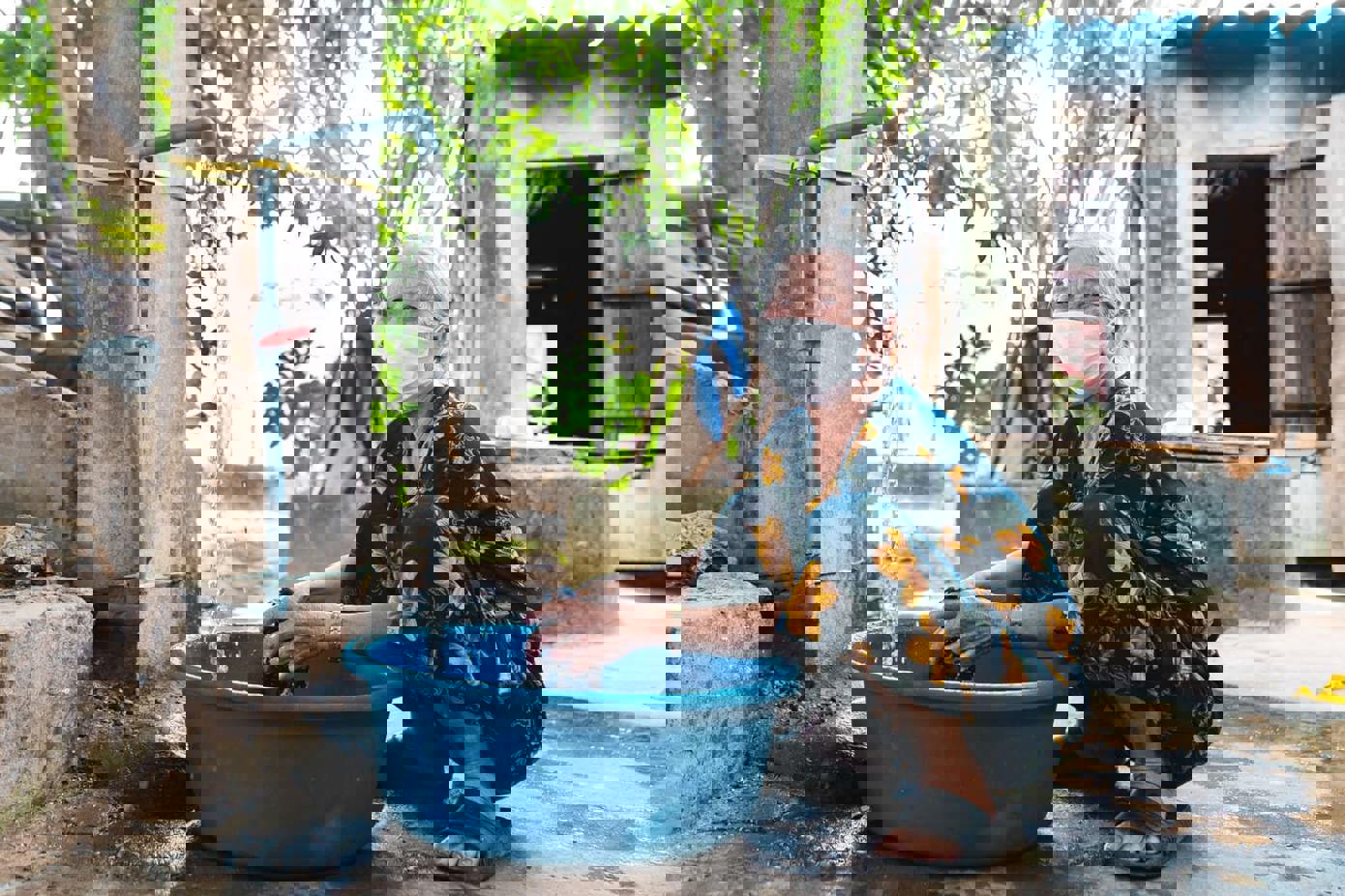 Nụ cười nhẹ nhõm của người dân khi không còn cảnh thiếu thốn nước sinh hoạt