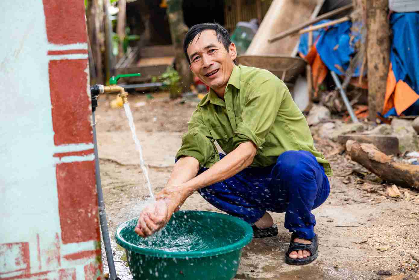 Hàng chục hộ dân tại thôn Tam Long được tiếp cận nguồn nước sạch nhờ công trình mở rộng mạng lưới cấp nước của Công ty TNHH bia Carlsberg Việt Nam