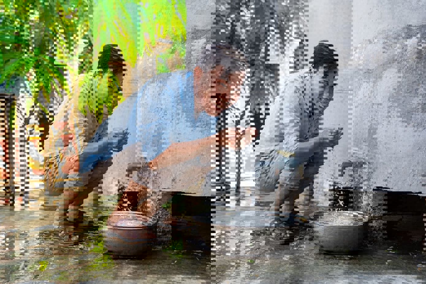 Nước sạch về giúp bà con yên tâm về sức khỏe và sinh hoạt hằng ngày, xua đi nỗi lo về bệnh tật từ nguồn nước không đảm bảo.